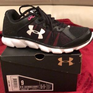 Under Armour Woman's Micro G Assert 6 Sneakers